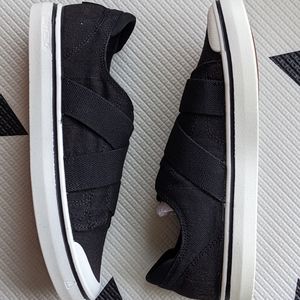 Keen NWT Elsa iv gore slip-on sneakers